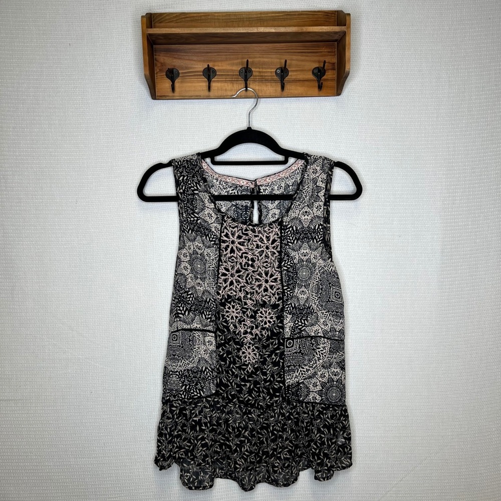 VTG Black & White Medallion Print Sleeveless Blouse Casual Tank Top